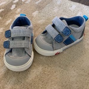 See Kai Run Sneaker- Size 4